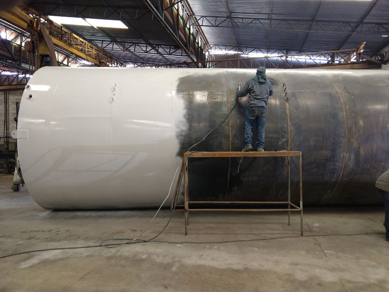 REFORMA DE CAIXAS METÁLICAS, RESERVATÓRIOS E TANQUES METÁLICOS